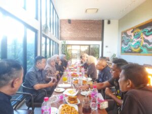 Orkestrasi Kehormatan di Bumi Nyiur Melambai: Ferry Tass., Dt. Toembidjo Tiba di Manado, Disambut Soliditas Lintas Institusi Jelang Pelantikan Wakajati Sulawesi Utara